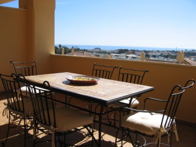 A luxury apartment with free Internet and a oversized terrace. Located in a south-west facing slope, with views of the Mediterranean Sea and all day sunshine. Only 10 mins stroll to the beach and very heart of Puerto Banus.