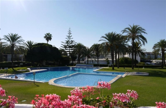 An exclusive and beautiful ground floor apartment ideally located at Centro Plaza, 7 minutes walk from the beach and famous marina of Puerto Banus. Enjoy the tranquility and the lovely gardens from the large and beautiful south-west terrace, furnished with modern lounge sofas and dining area.