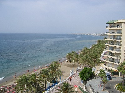 Occupying one of Marbellass best location, welcome to enjoy a beachfront position in the very heart of the charming town of Marbella with it's enormous choice of international restaurants and night clubs plus the splendid shopping.

